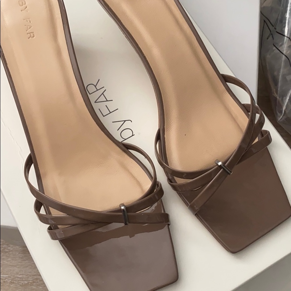 BY FAR LIBRA PATENT LEATHER HEEL